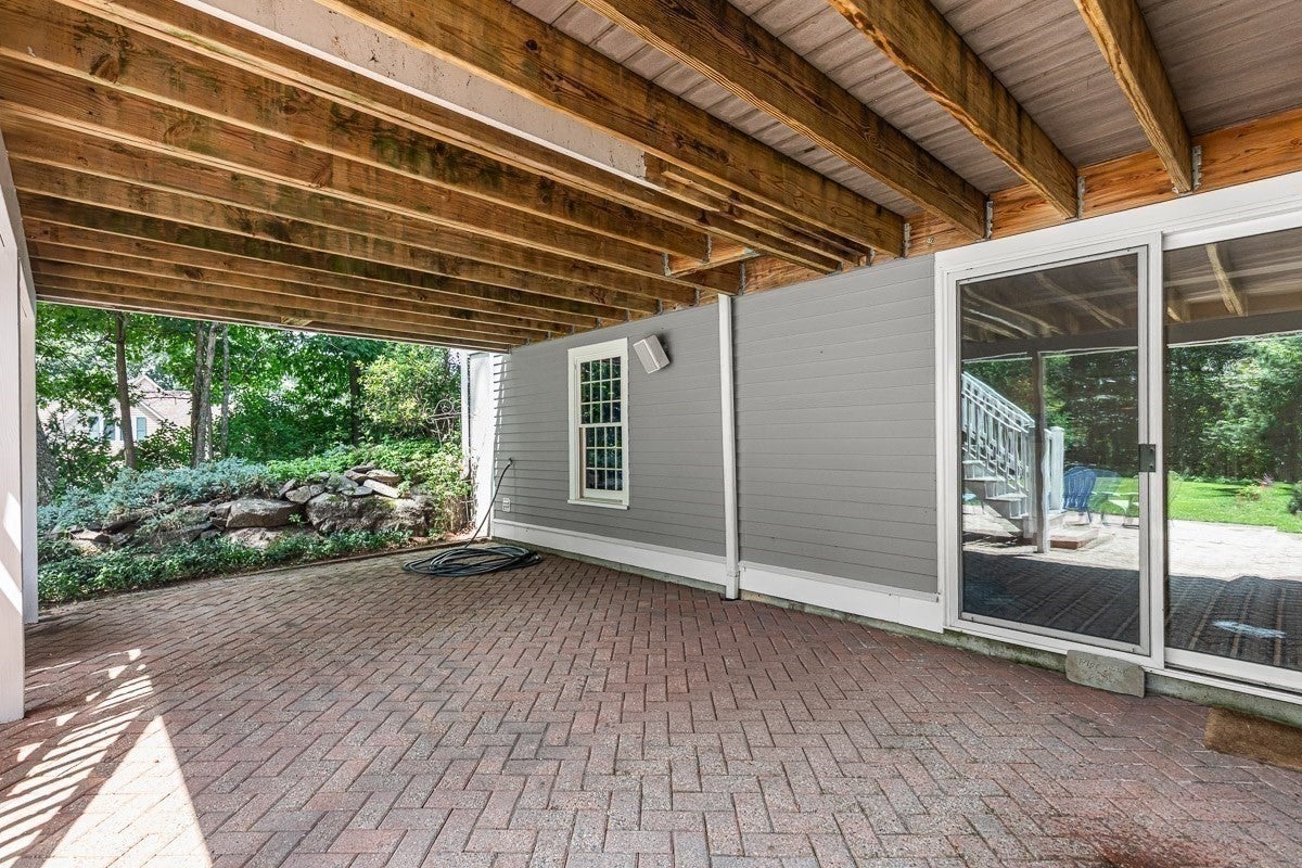 85 Comstock Dr, Wrentham, MA Photo #34