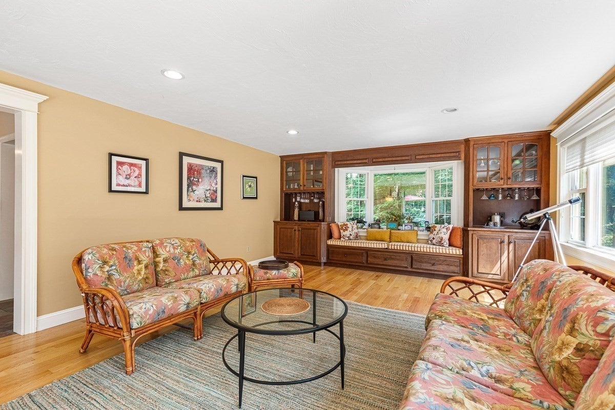 85 Comstock Dr, Wrentham, MA Photo #8