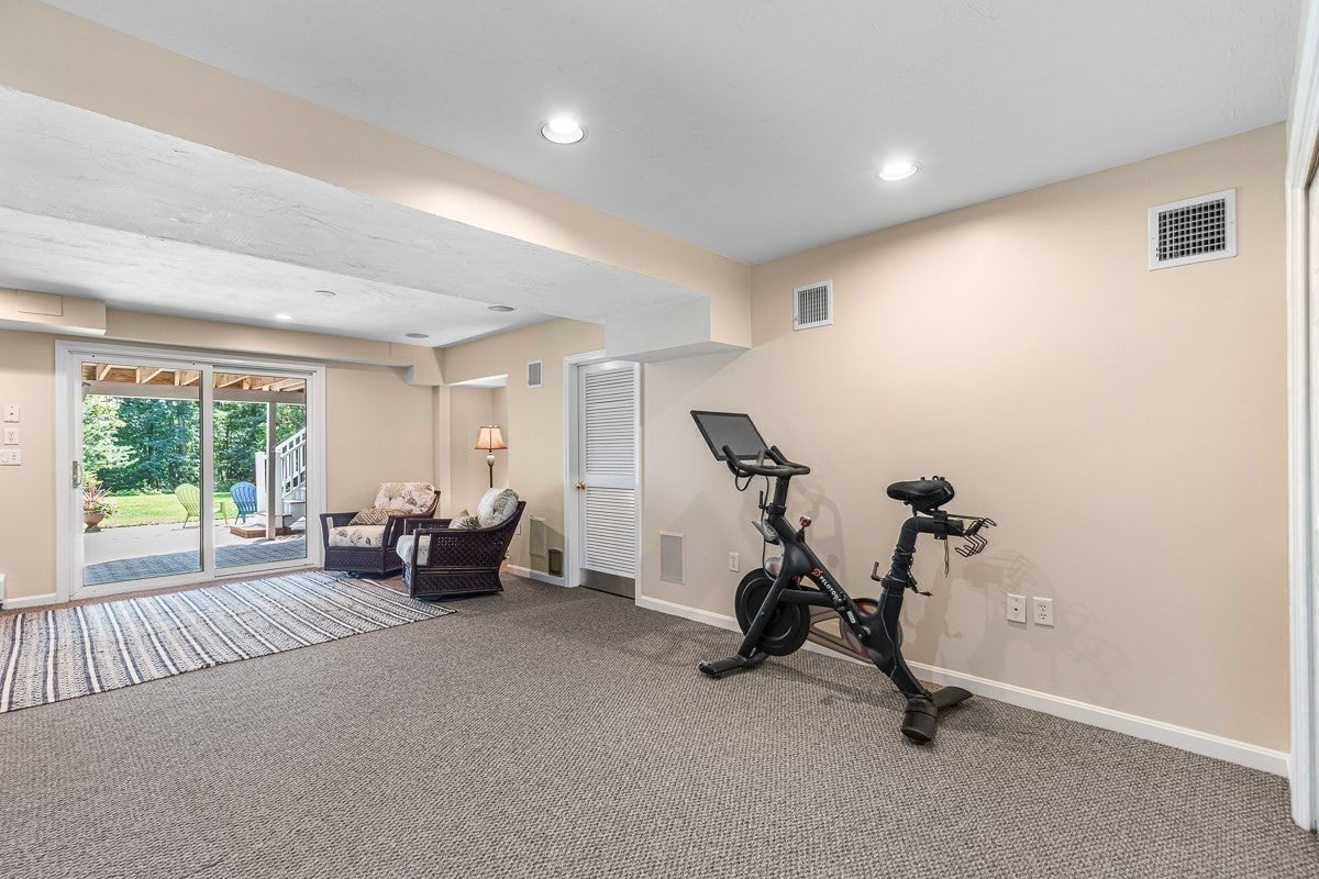 85 Comstock Dr, Wrentham, MA Photo #32
