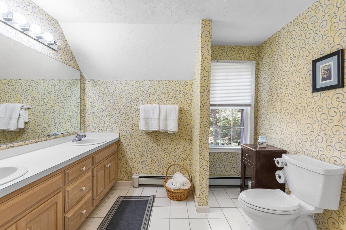 85 Comstock Dr, Wrentham, MA Photo #28