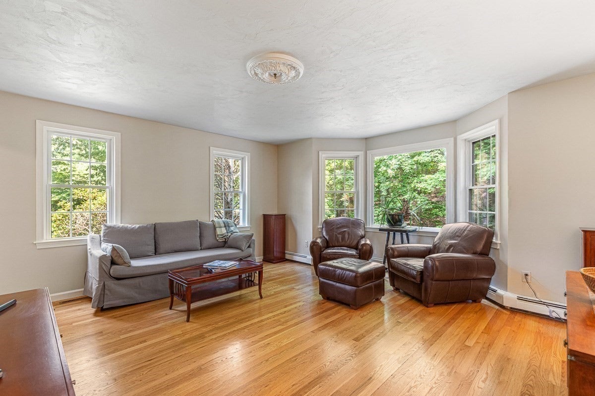 85 Comstock Dr, Wrentham, MA Photo #17