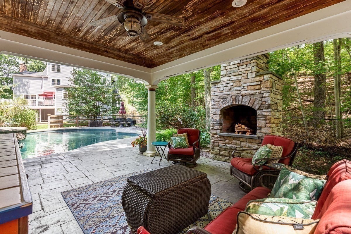 85 Comstock Dr, Wrentham, MA Photo #39