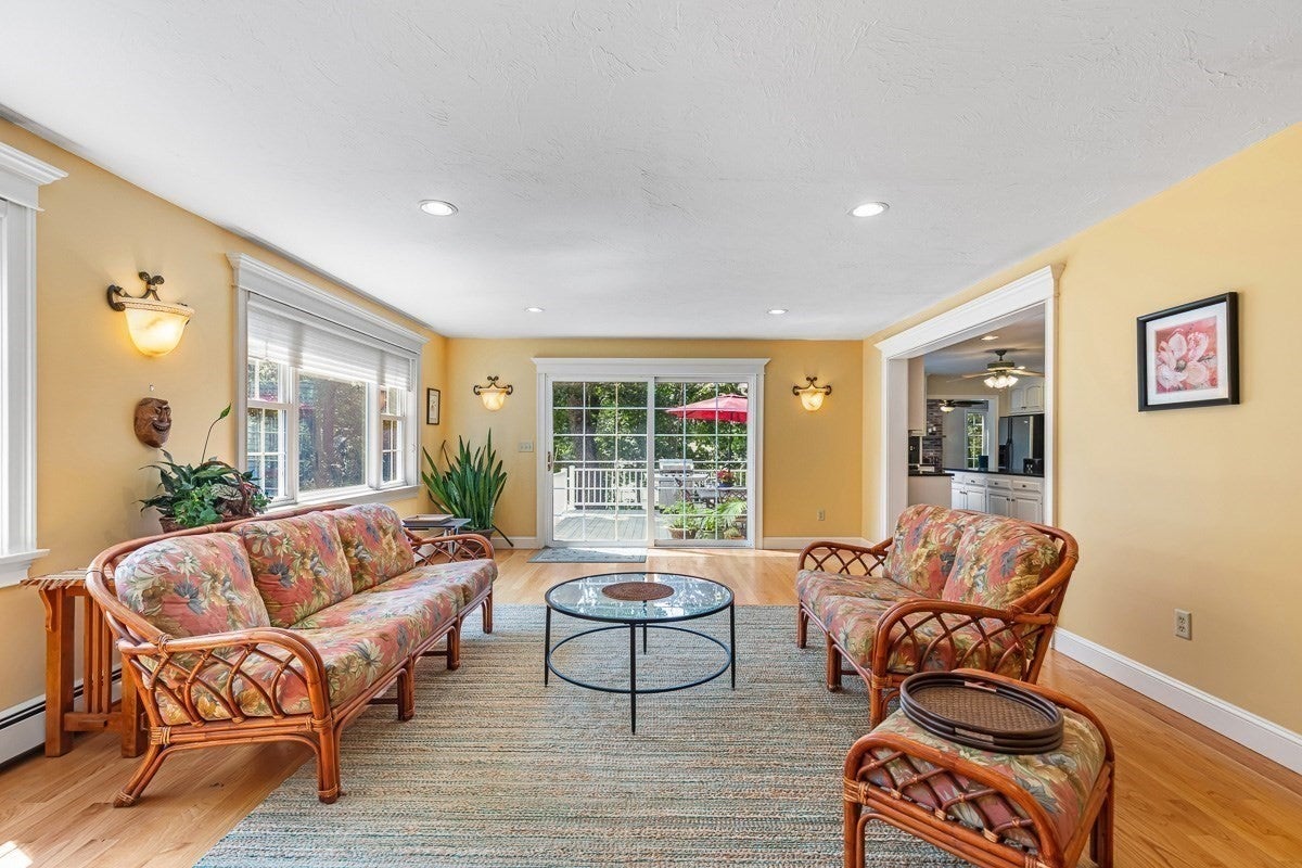 85 Comstock Dr, Wrentham, MA Photo #7