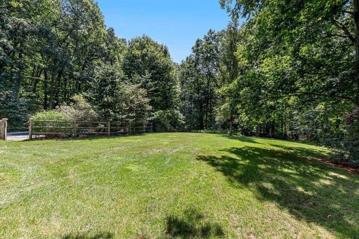 85 Comstock Dr, Wrentham, MA Photo #41