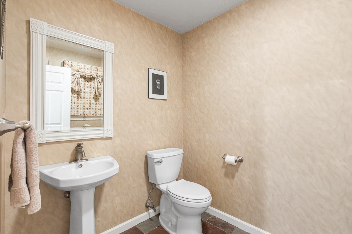 85 Comstock Dr, Wrentham, MA Photo #18