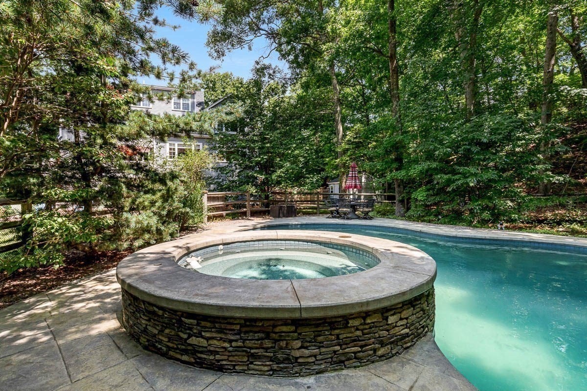 85 Comstock Dr, Wrentham, MA Photo #38