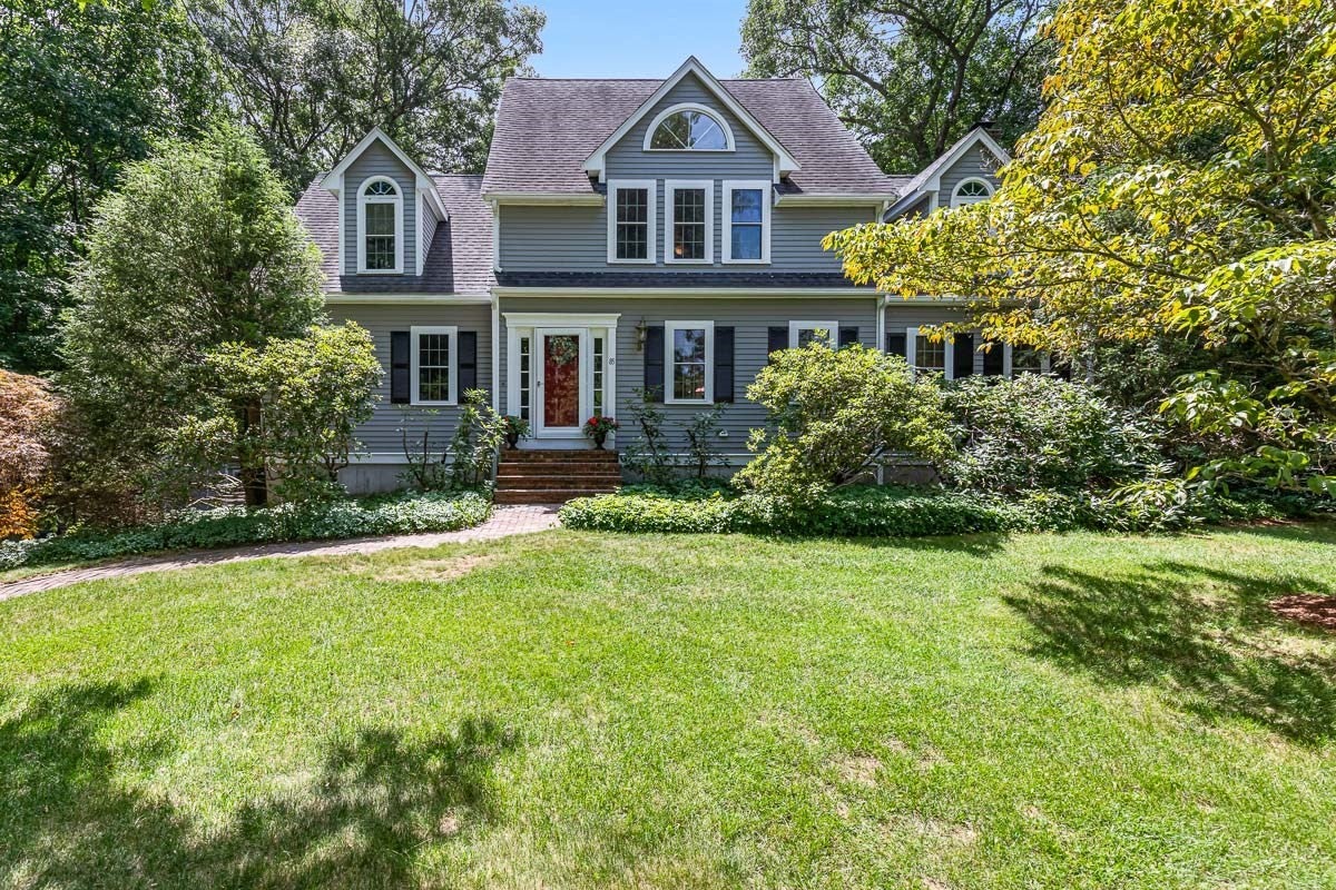 85 Comstock Dr, Wrentham, MA Photo #1