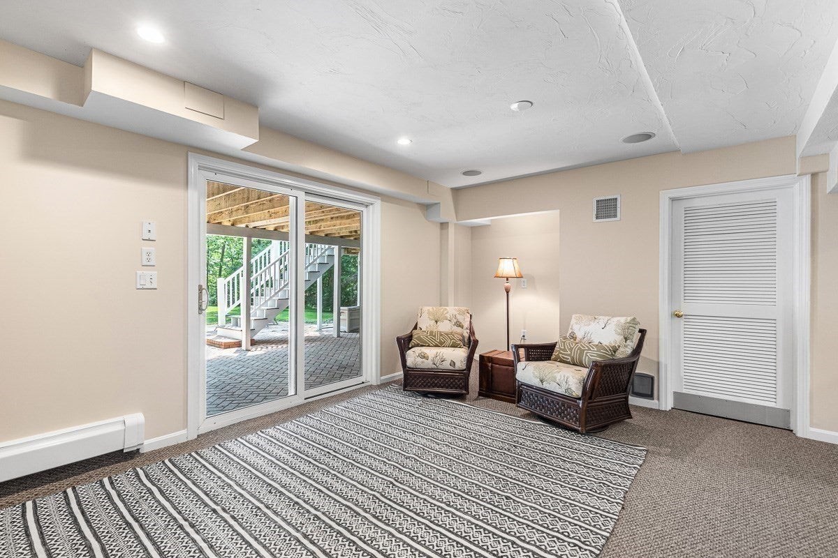 85 Comstock Dr, Wrentham, MA Photo #33