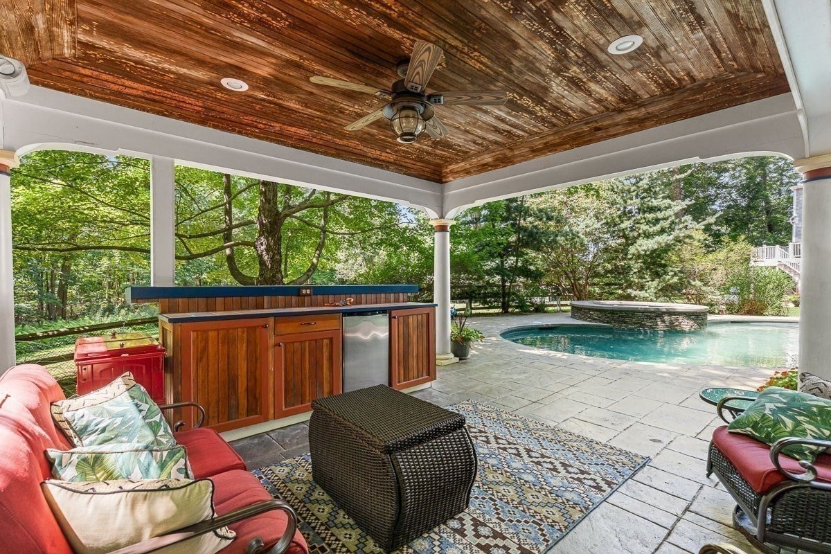85 Comstock Dr, Wrentham, MA Photo #40