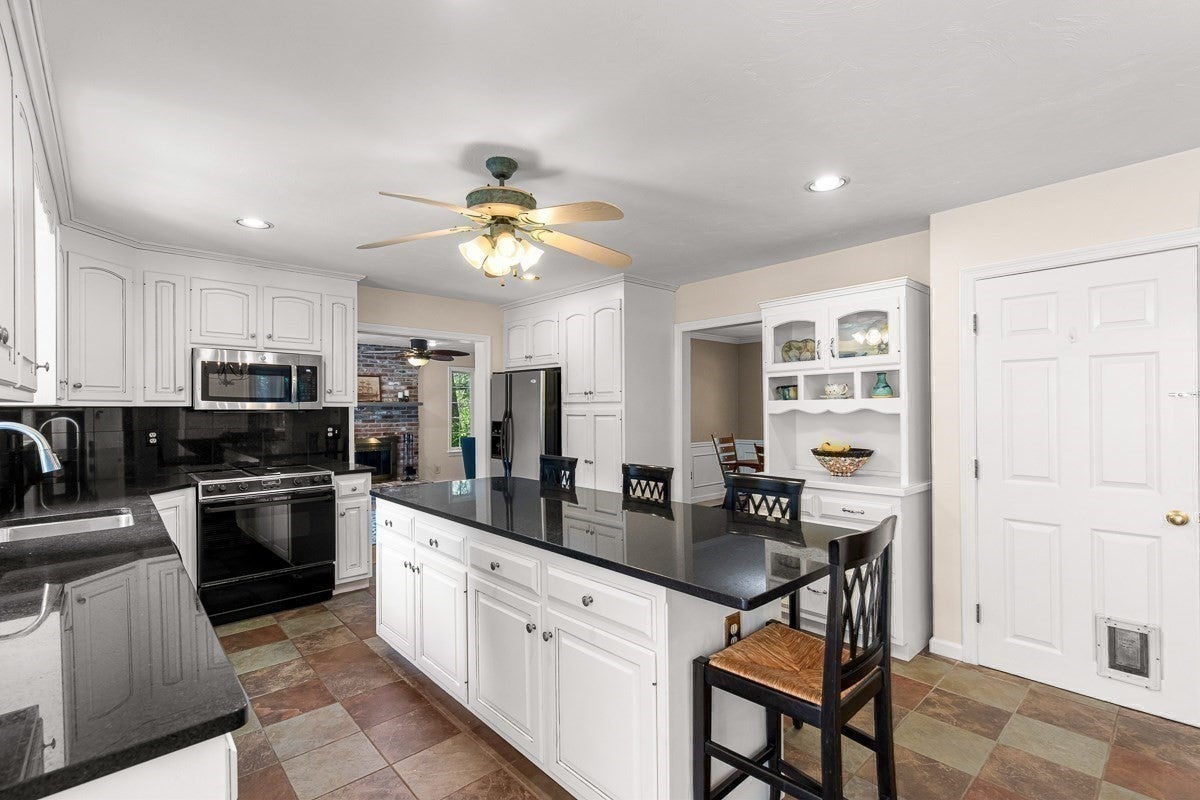 85 Comstock Dr, Wrentham, MA Photo #12
