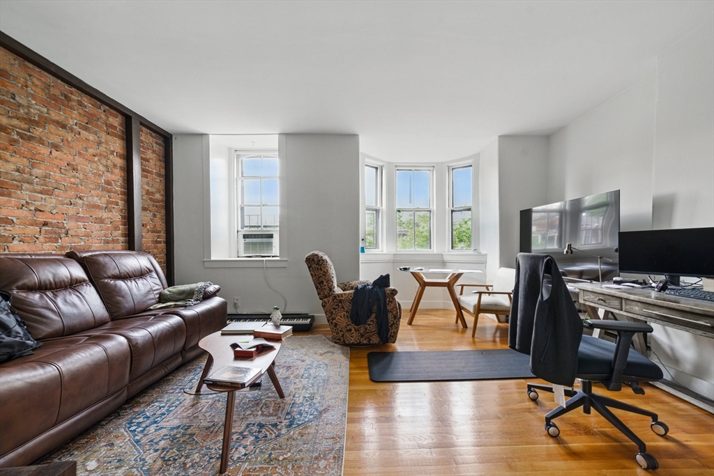 Click for 102 Appleton Street #4, Boston, MA slideshow Click for 102 Appleton Street #4, Boston, MA slideshow
