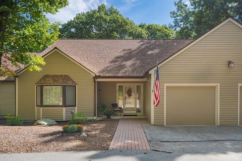 40 Bentwood Dr 40 Sturbridge MA 01566