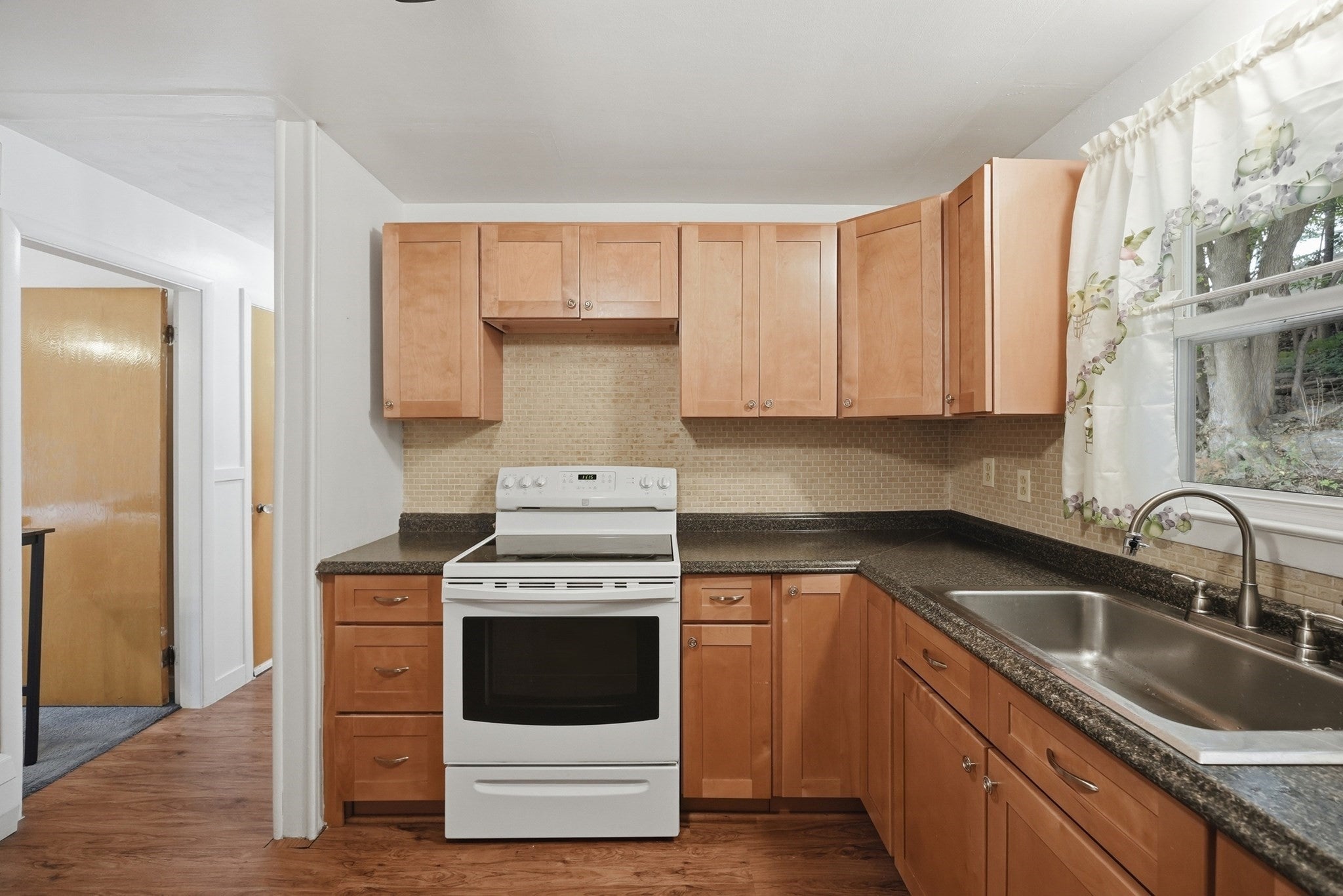605 Chandler St, Worcester, MA Photo #15