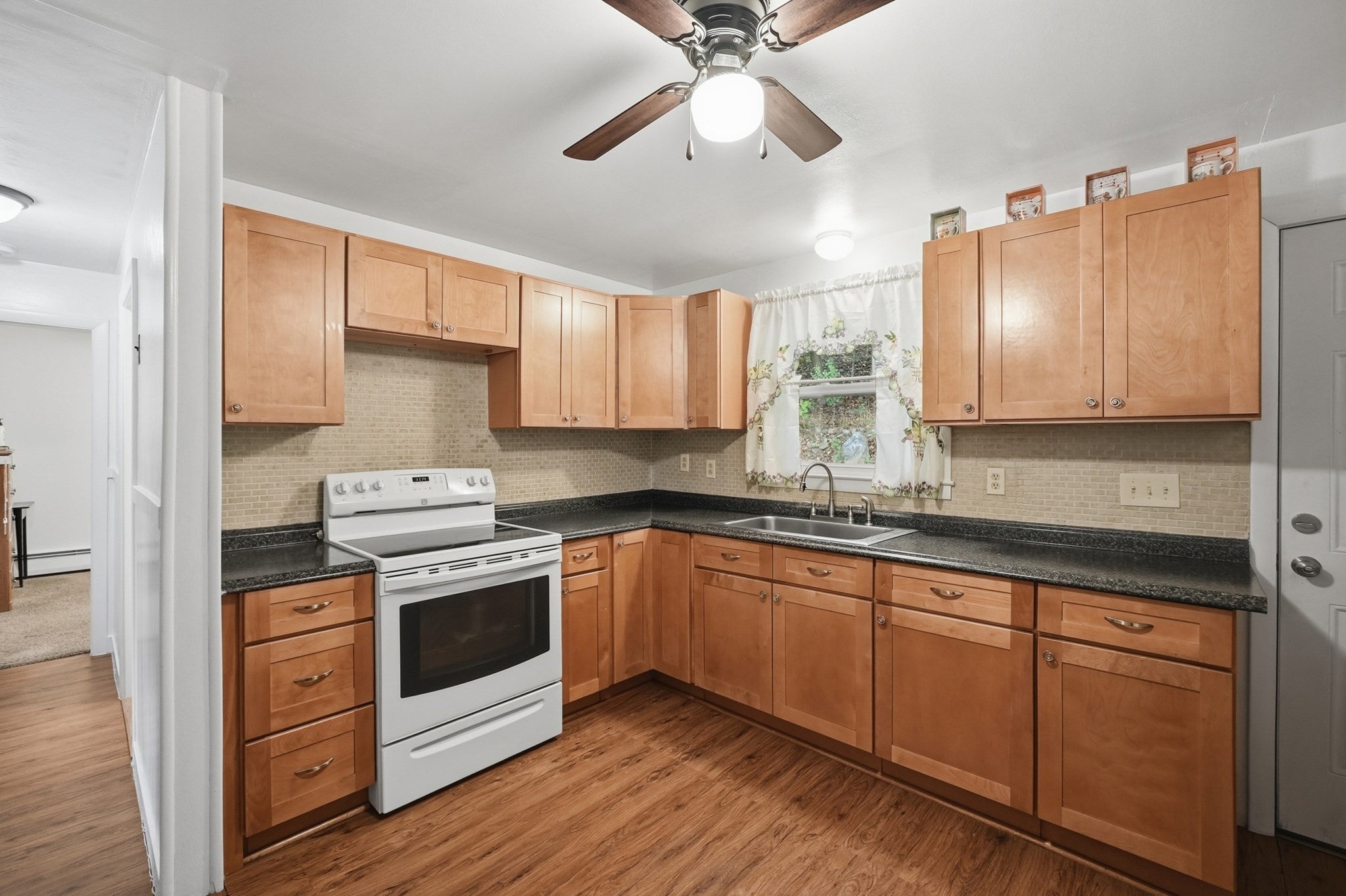 605 Chandler St, Worcester, MA Photo #14