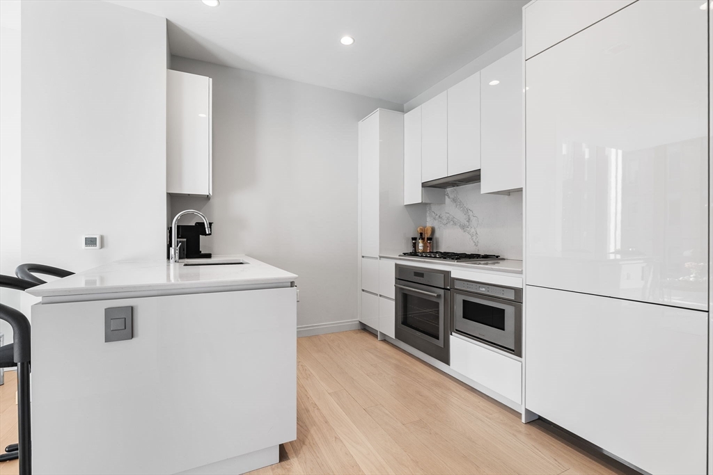 135 Seaport Blvd 1708