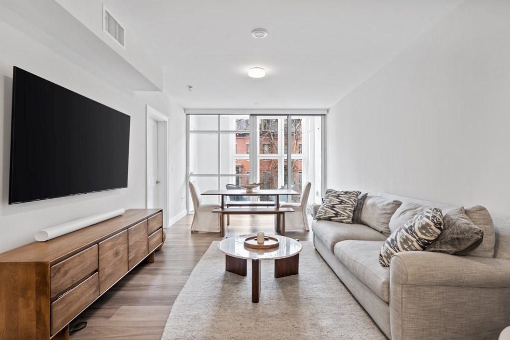 Click for 771 Harrison Ave #207, Boston, MA slideshow