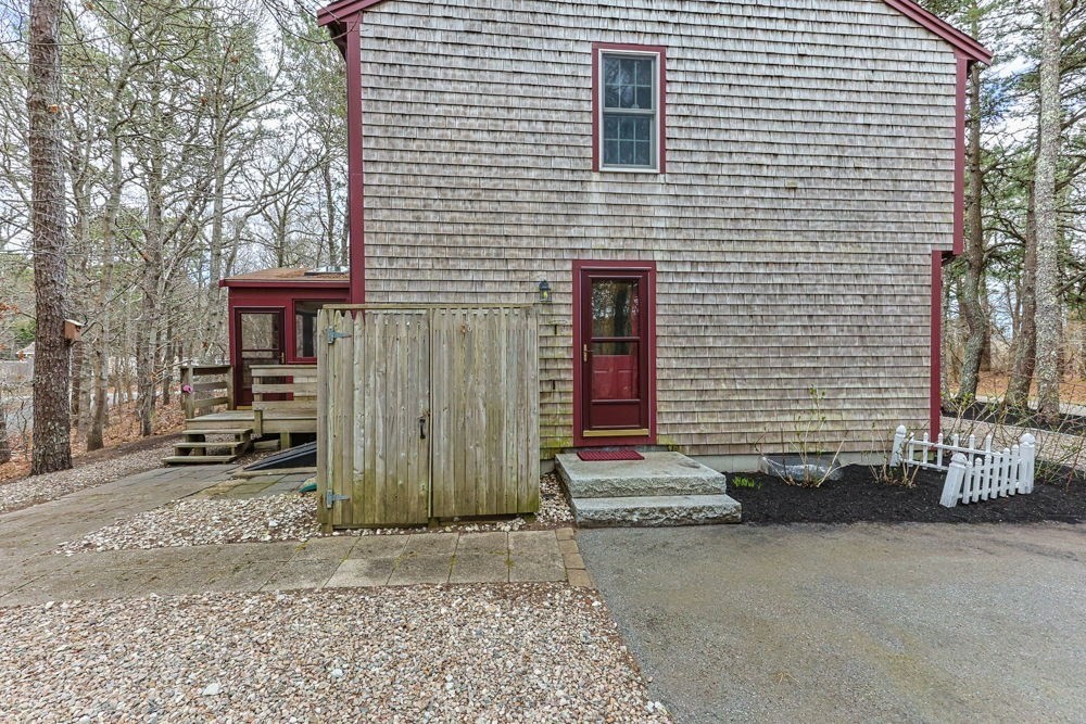 130 Surrey Ln