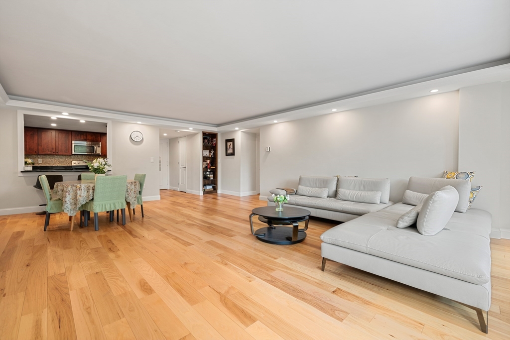 45 Longwood Avenue 212