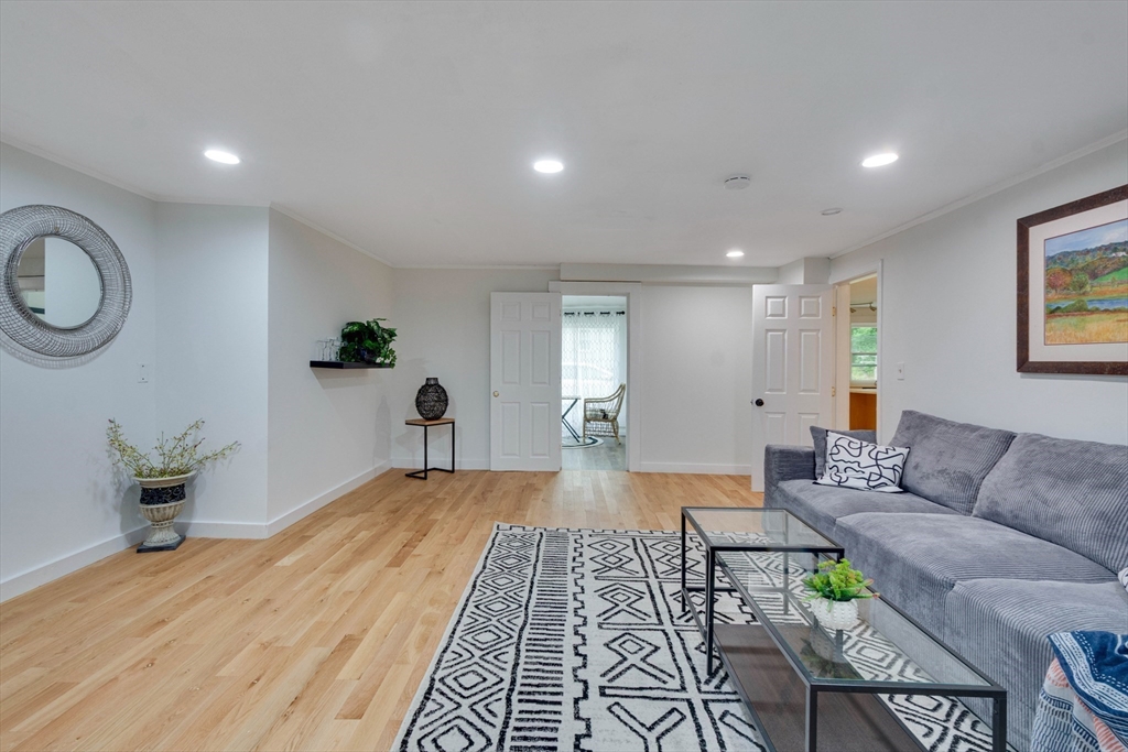 12 Temple Ave