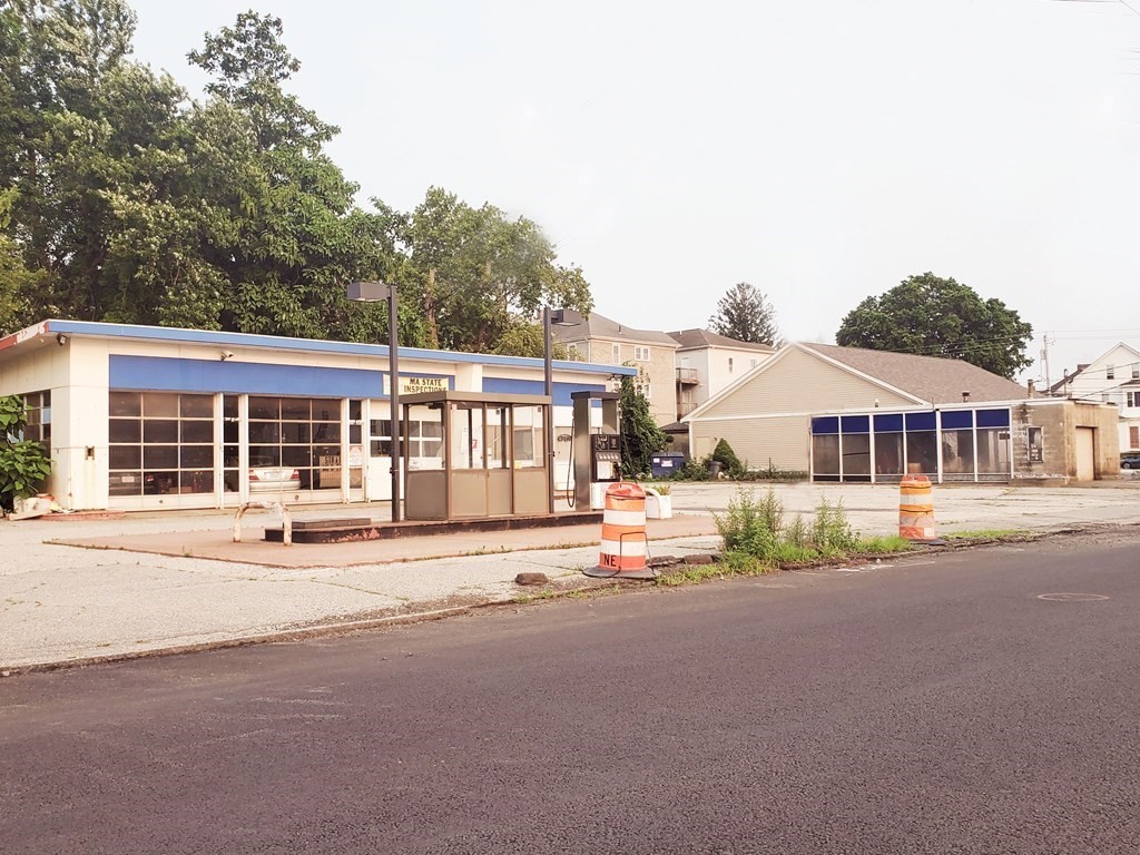35 Oak Grove Ave