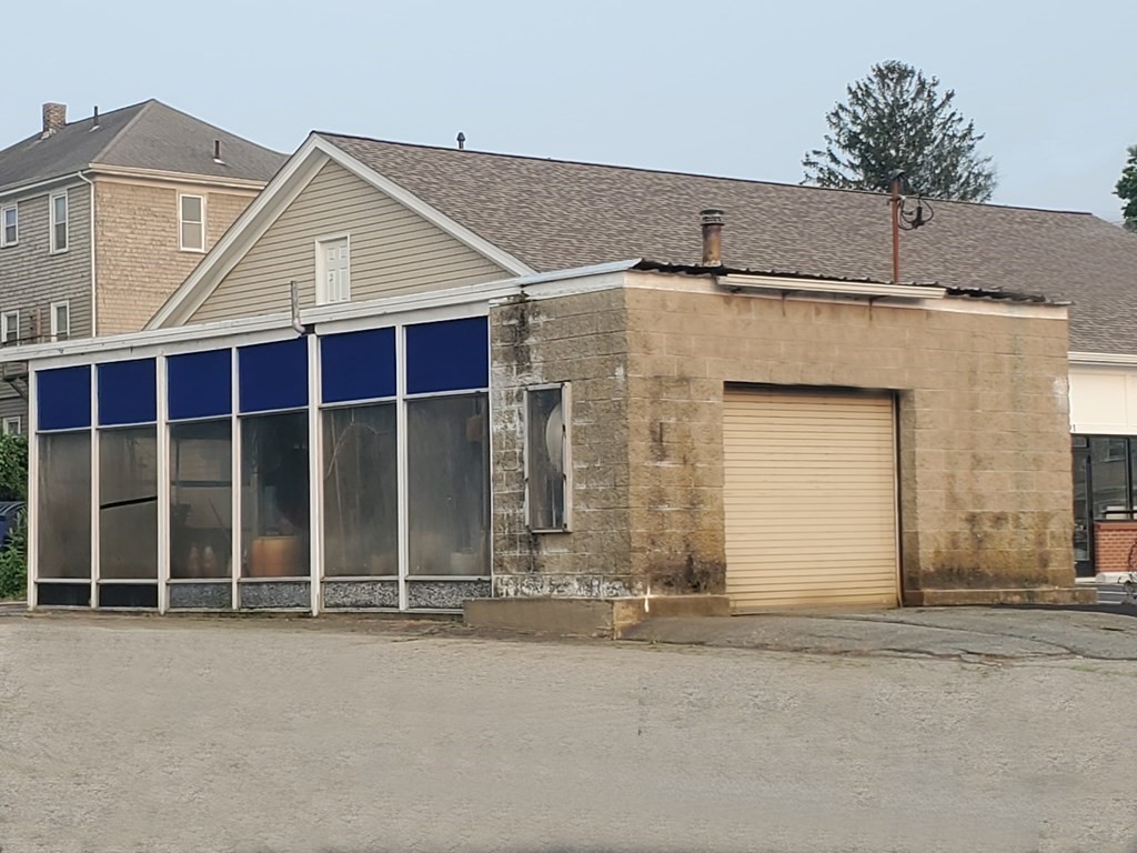 35 Oak Grove Ave