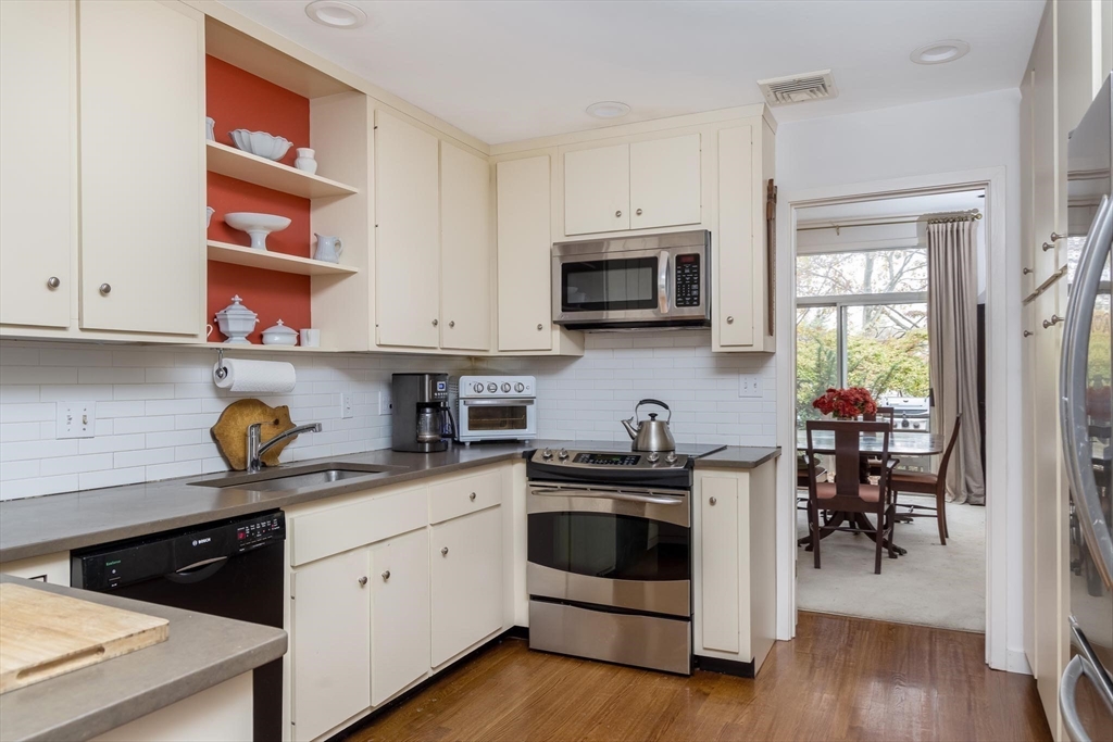 303 Goddard Ave 303