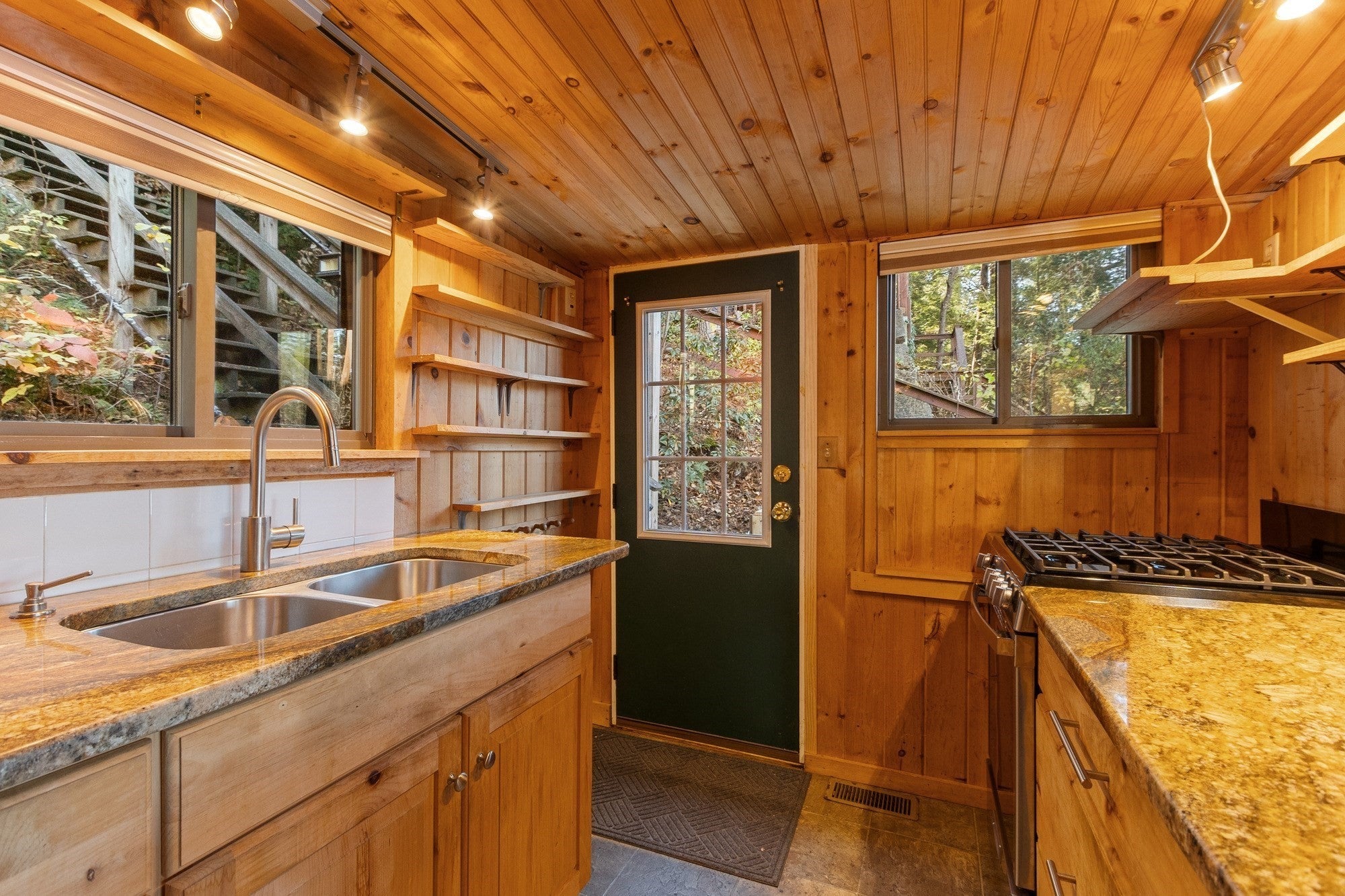 79 Kendall Pond Road South, Gardner, MA Photo #12