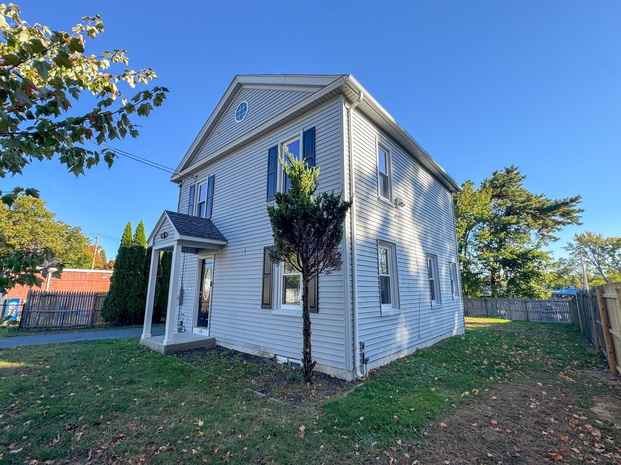 19 Agnes St