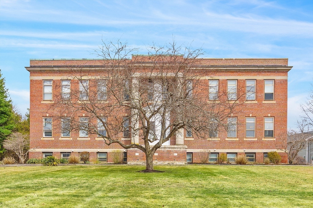 280 Village St F1