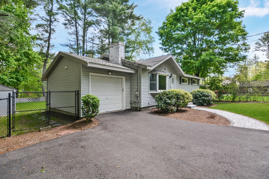 15 Lakeshore Dr
