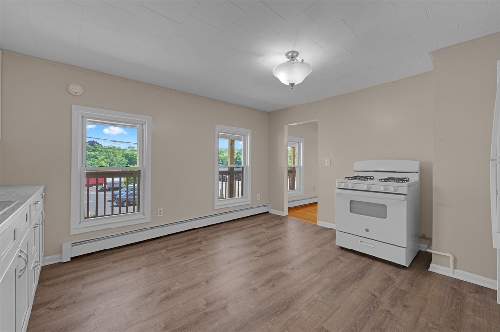 21 Pleasant St 25