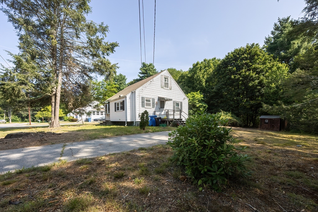 Wrentham, Massachusetts 02093, United States, 2 Bedrooms Bedrooms, ,1 BathroomBathrooms,Residential,Contingent,189814