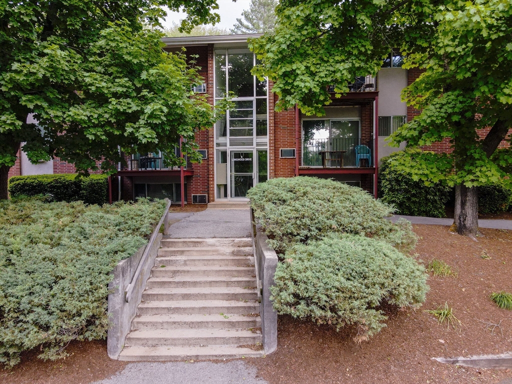 9 Longwood Dr 1