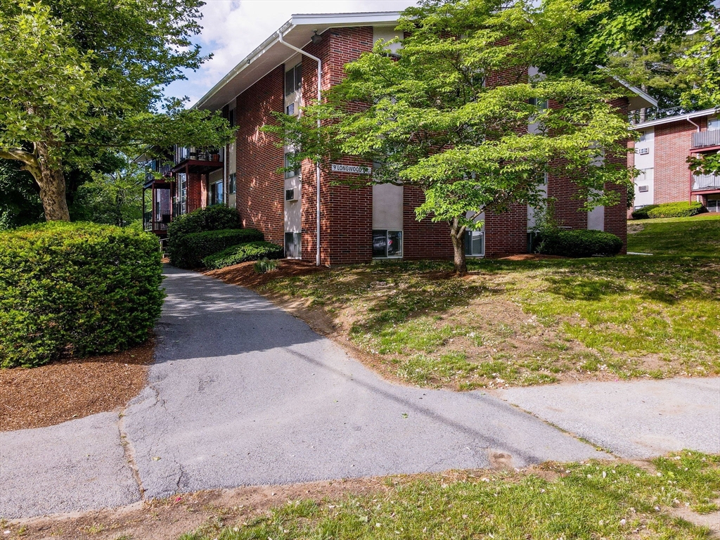9 Longwood Dr 1