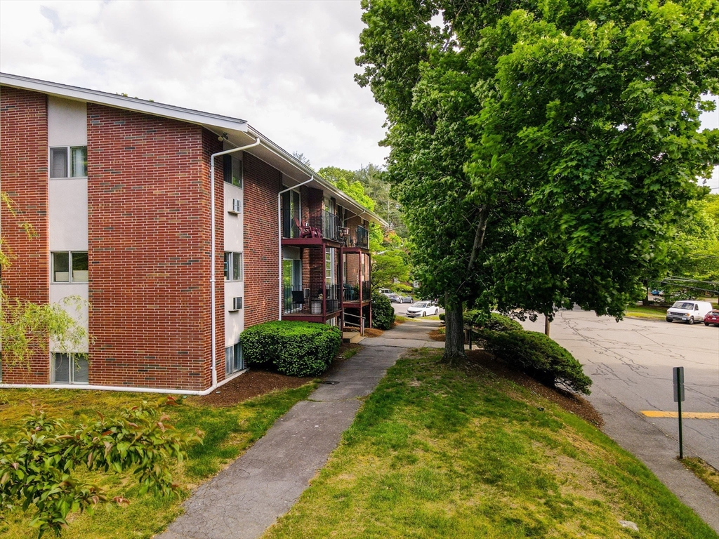 9 Longwood Dr 1