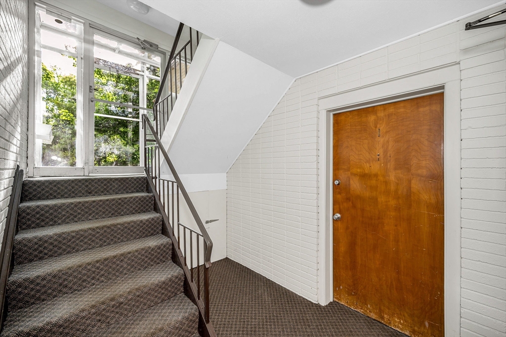 9 Longwood Dr 1