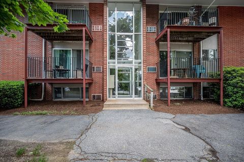 Photo of 9 Longwood Dr #1, Andover, MA 01810 (MLS # 73526641)
