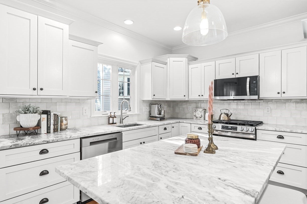 78 Compass St. E2