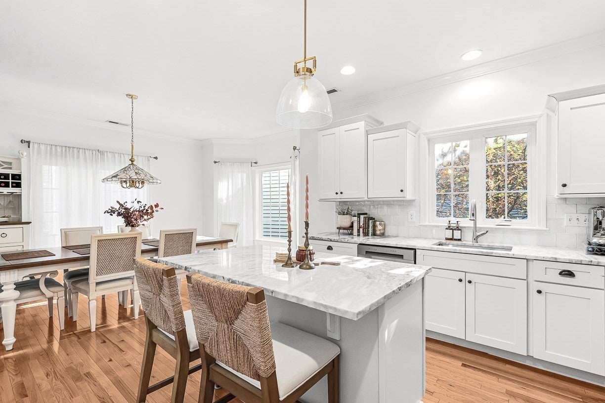 78 Compass St. E2