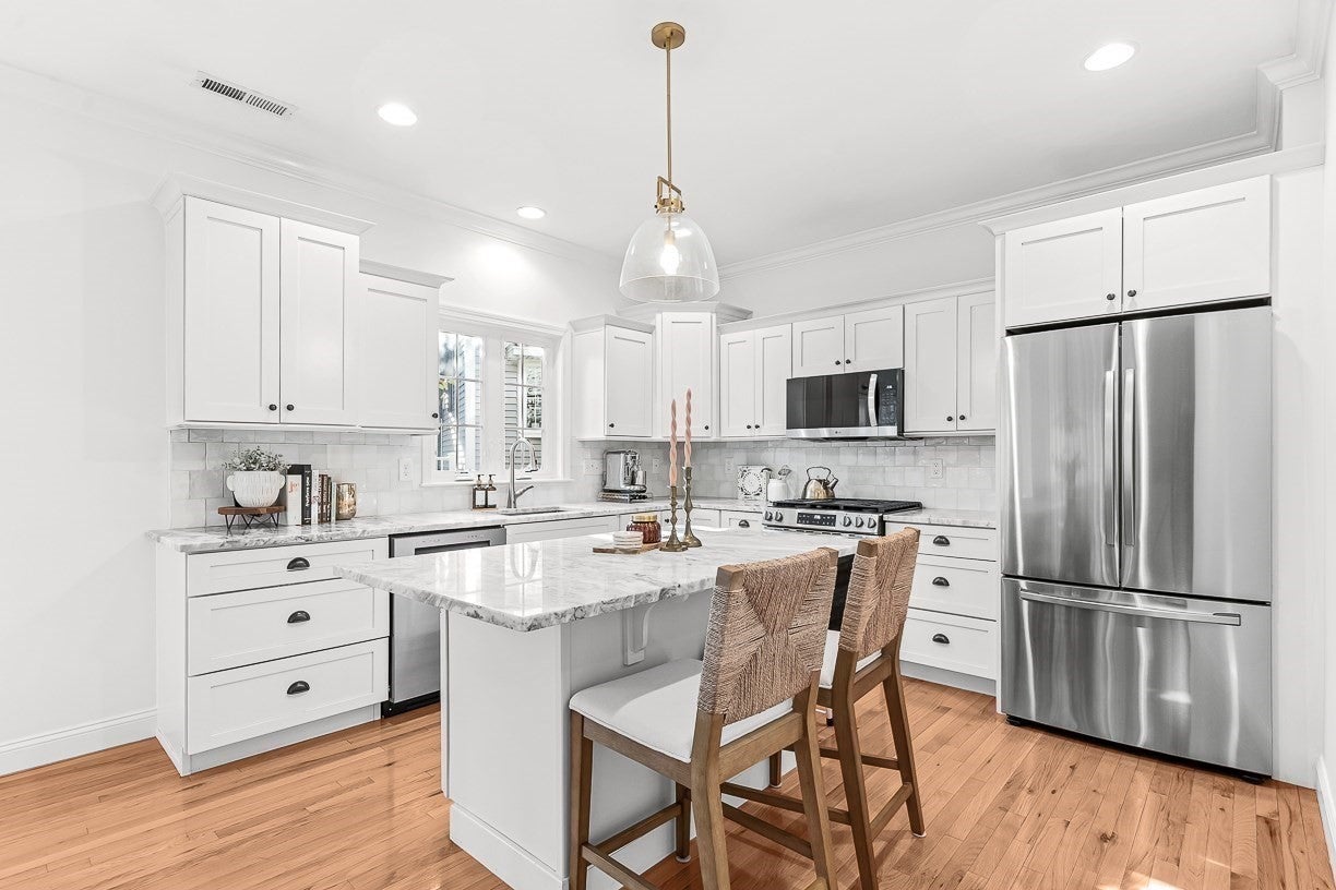 78 Compass St. E2