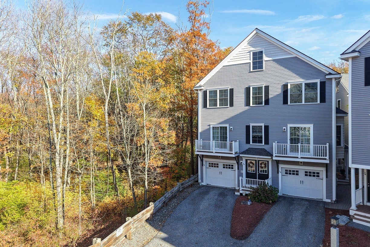 78 Compass St. E2