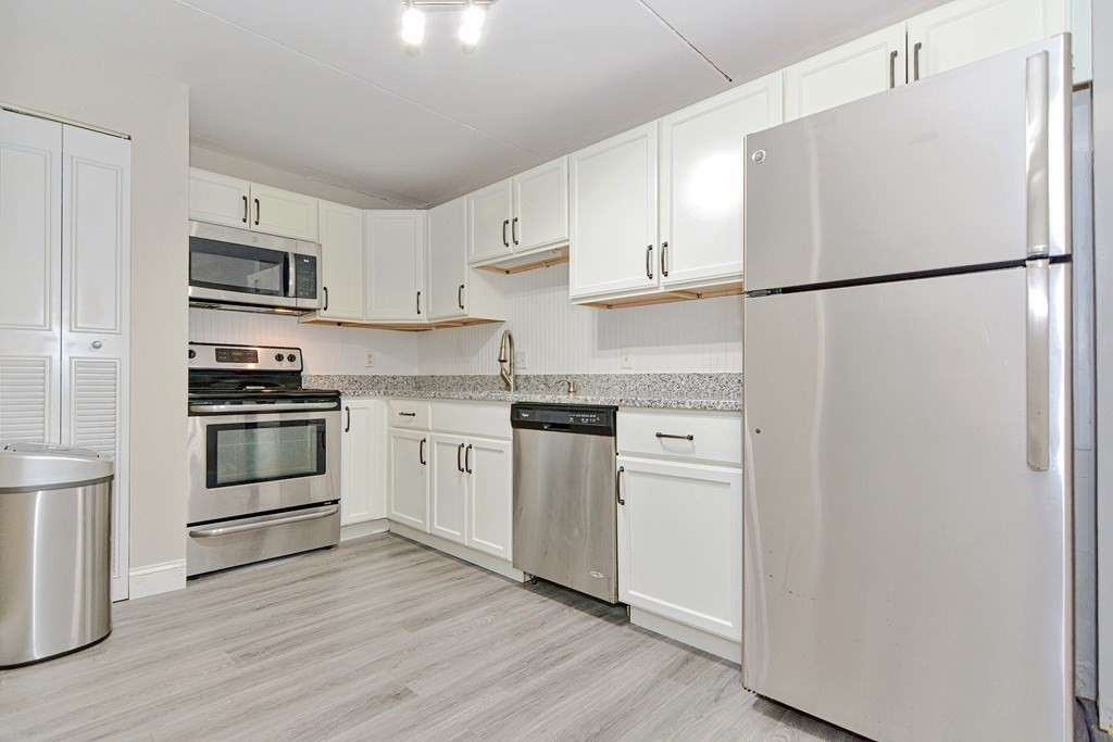 575 Broad St 215