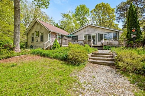 61 Bay Rd Falmouth MA 02556