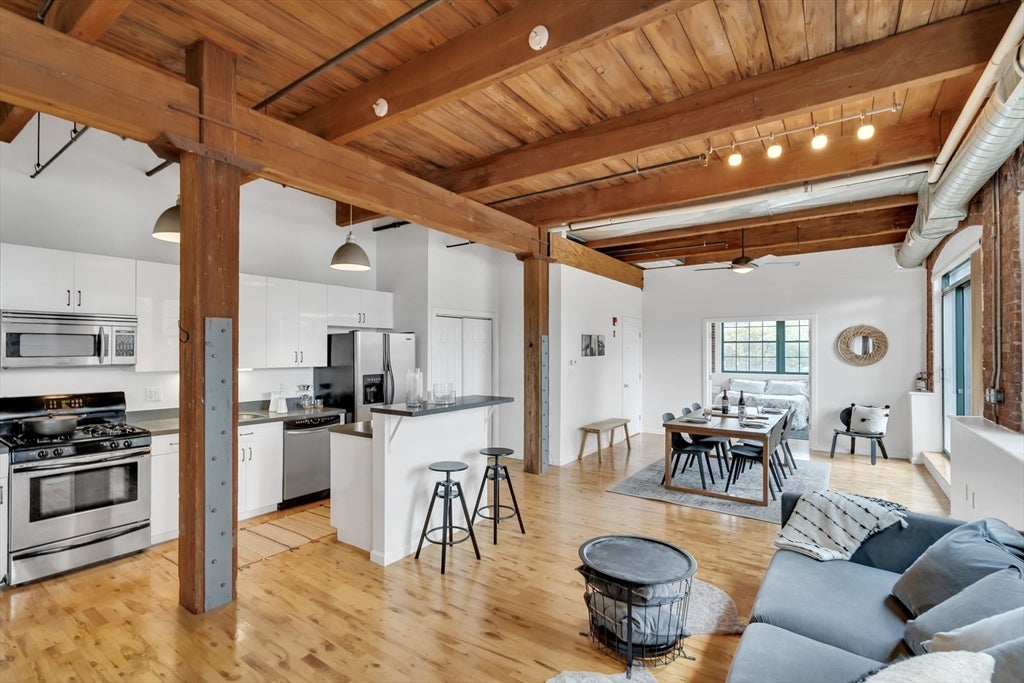 210 Broadway 106