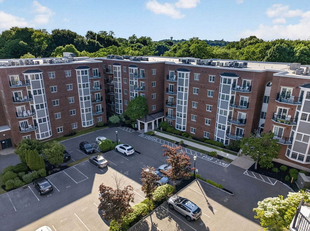 148 Main St B533