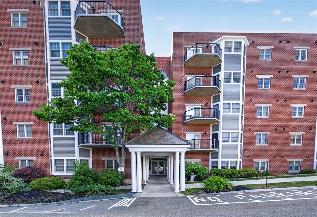 148 Main St B533