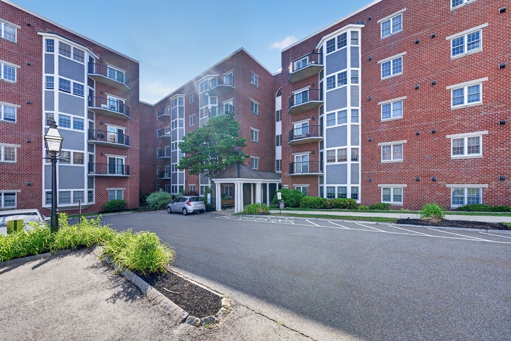 148 Main St B533