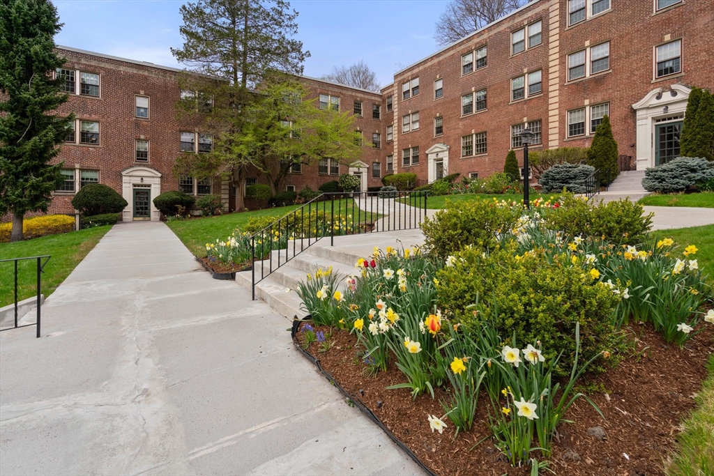 1500 Beacon St 4