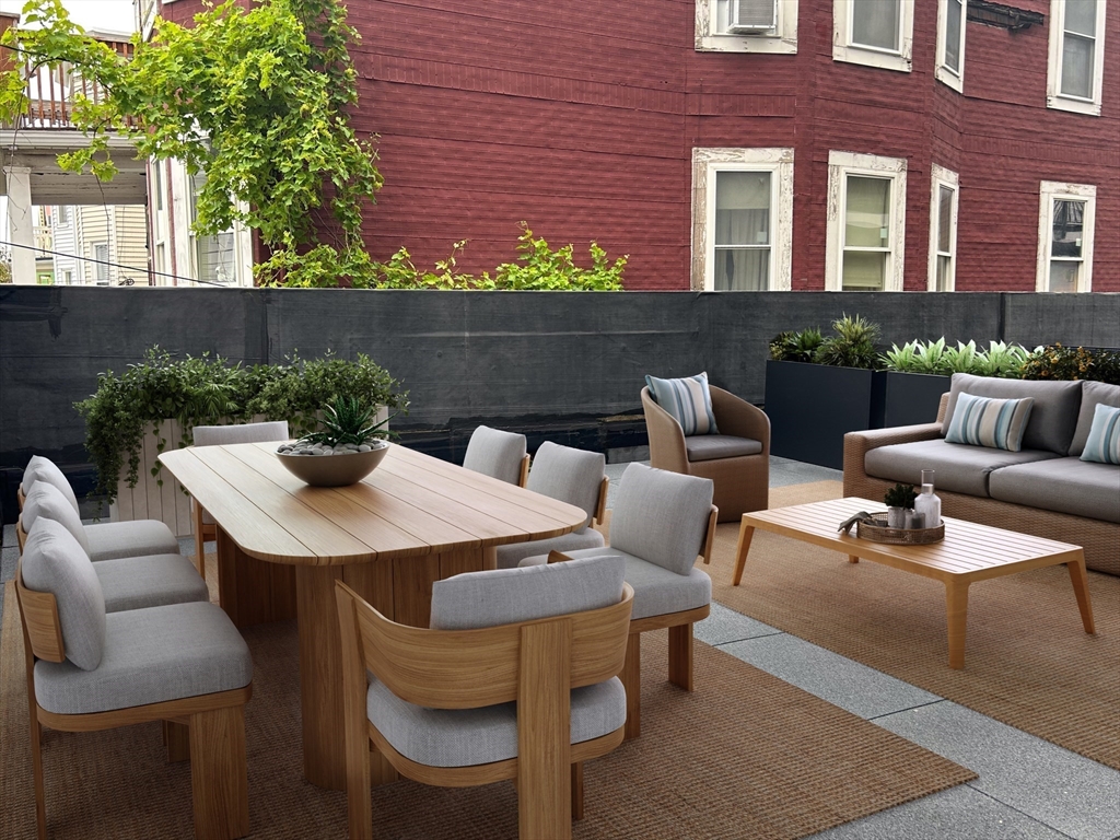 100 Lincoln Street 208