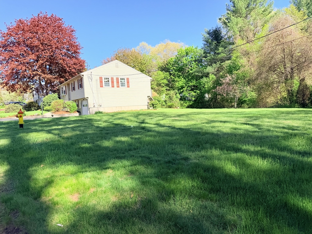 2 Cricklewood Dr, Leicester, MA Photo #6